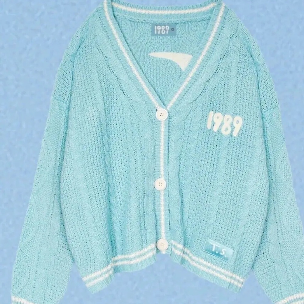 OFFICIAL 1989 TV Taylor Swift Cardigan